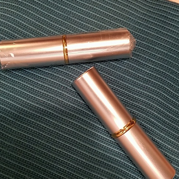 Make-up brush set in traveling container - Picture 3 of 4